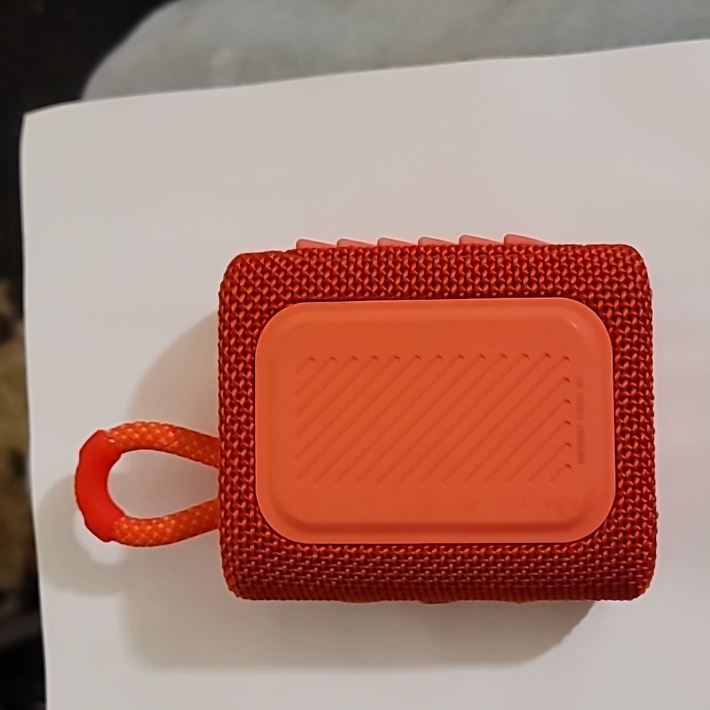 JBL GO3 waterproof Bluetooth speaker in red - Picture 2 of 5